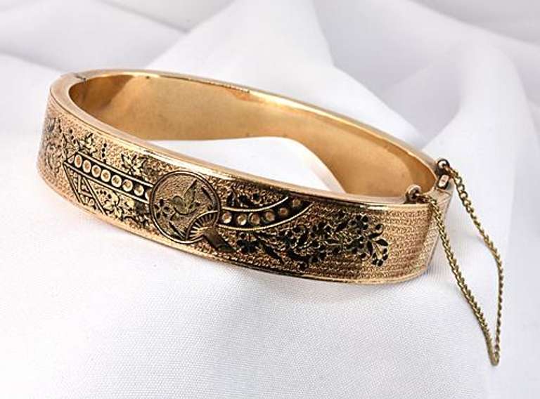 Antique Bangle Bracelet in 10K Yellow Gold