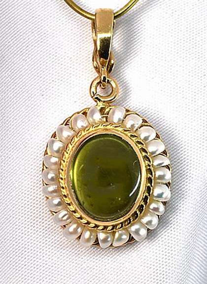 Striking Peridot and Pearl Pendant in 18K YG