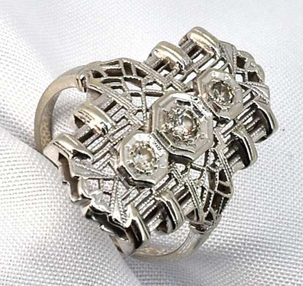 Vintage Filigree 18k WG Diamond Ring