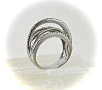 Intriguing 18K and Diamond 5-Part Ring