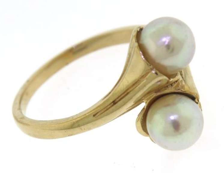 Sophisticated 14kt Yellow Gold Pearl Bypass Ring