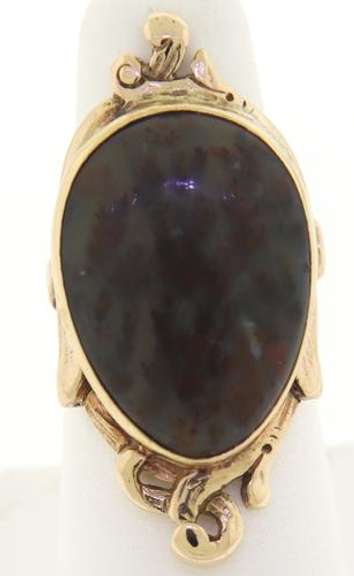 Luxurious Vintage Yellow Gold Oval Cabochon Jasper Ring