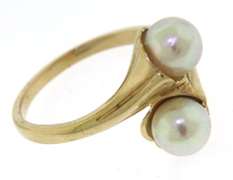 Sophisticated 14kt Yellow Gold Pearl Bypass Ring