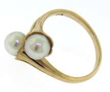 Sophisticated 14kt Yellow Gold Pearl Bypass Ring