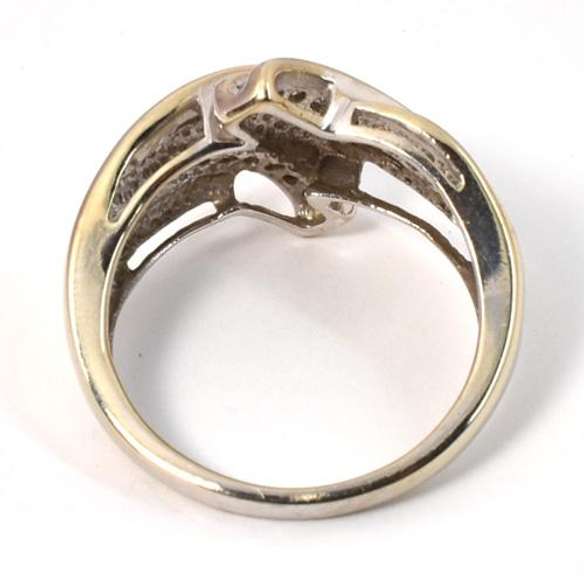 Sweet Ring with Baguette & Round Diamonds