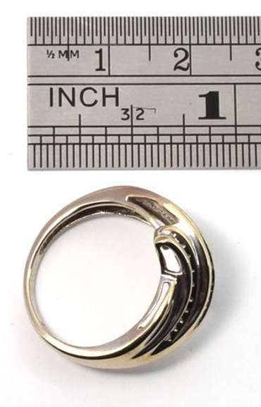 Sweet Ring with Baguette & Round Diamonds