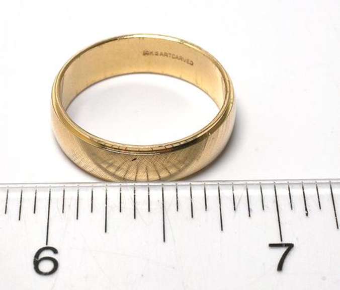 Cross-Hatch Wedding Band in 14KT Yellow Gold