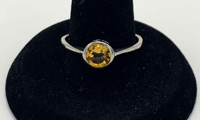 Glitzy Citrine Circle Ring in Sterling Silver