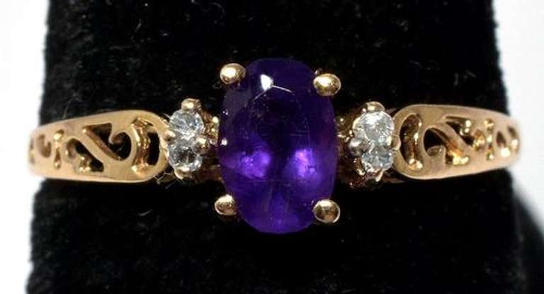 Attractive Amethyst & Diamond Ring in 14KT Yellow Gold