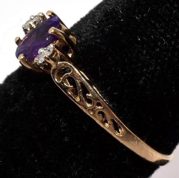 Attractive Amethyst & Diamond Ring in 14KT Yellow Gold