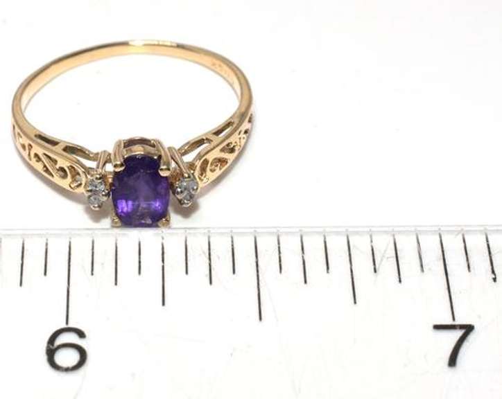 Attractive Amethyst & Diamond Ring in 14KT Yellow Gold