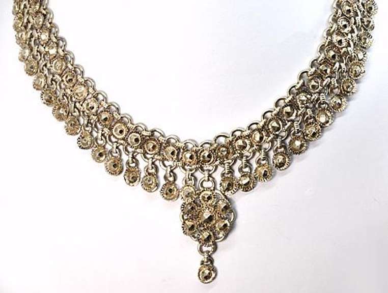 Alluring Ethnic Necklace & Bracelet in 70% Silver