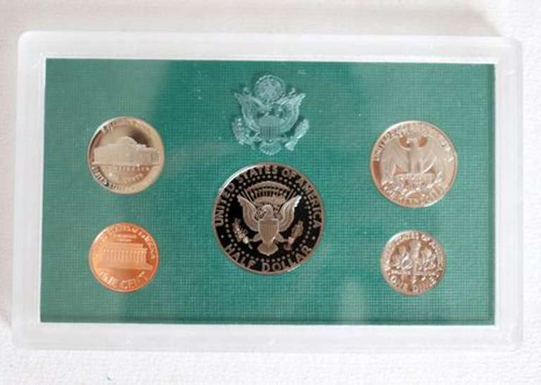 2 Each US Proof Sets 1973-79 1982-3 1986-7 1989-92