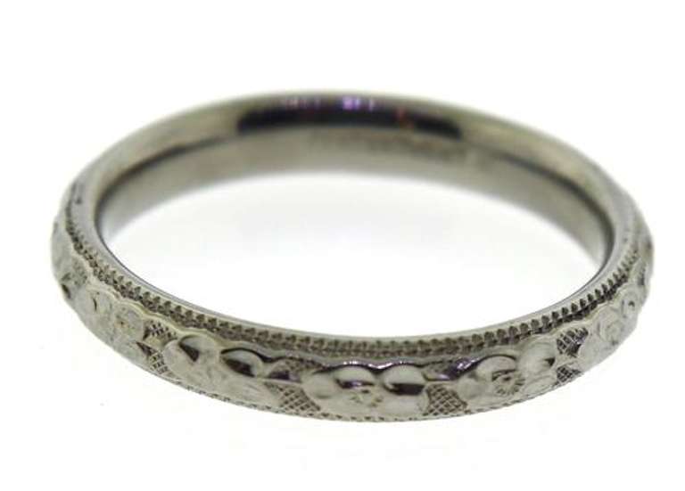 Vintage 18kt Floral Etched Band