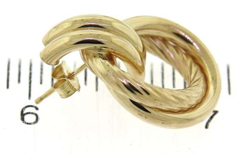 Charming Yellow Gold Interlocking Circle Earrings
