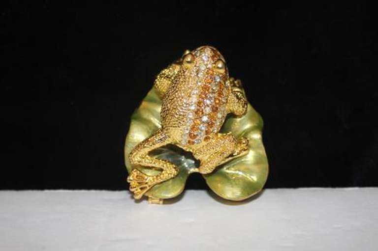 Enamel Frog on Lily Pad