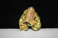 Enamel Frog on Lily Pad