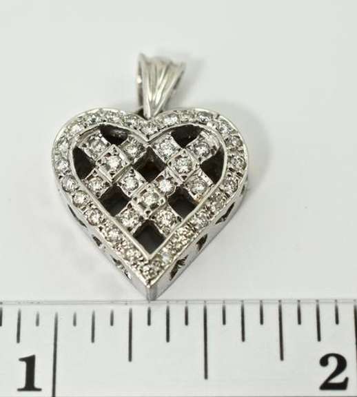 Stylish 18K White Gold Diamond Heart