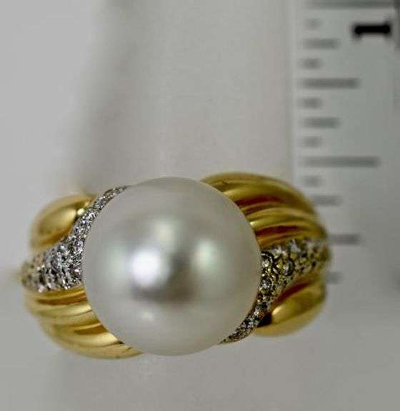 Stunning High End 18K South Sea Pearl and Diamond Ring