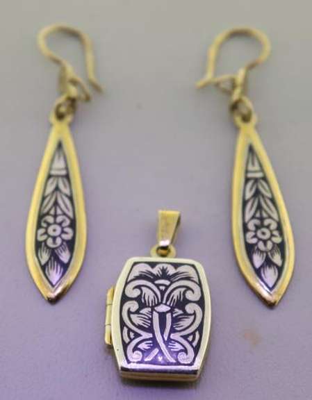 Vintage Sterling Silver Decorative Set Of Earrings And Pendant