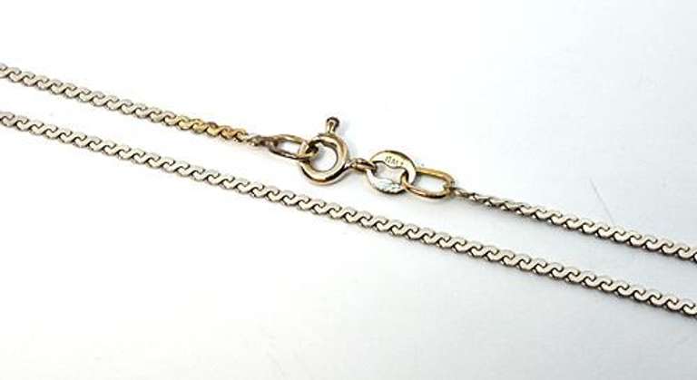 White Gold Serpentine Necklace