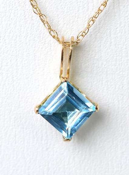 Gorgeous Blue Topaz Pendant & Chain in Yellow Gold