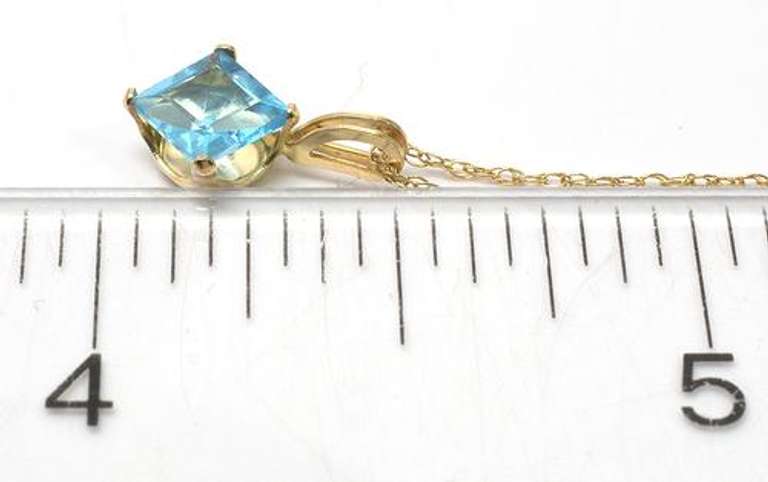 Gorgeous Blue Topaz Pendant & Chain in Yellow Gold