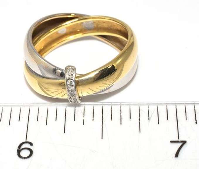 Cross Over Style Band Ring in 18KT