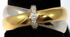Cross Over Style Band Ring in 18KT
