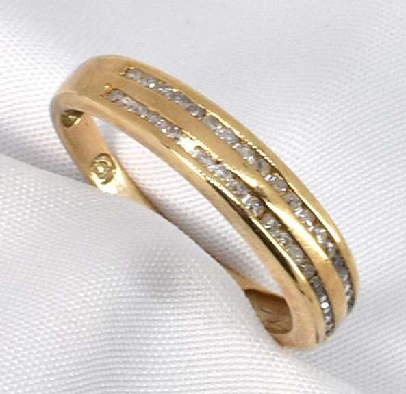 Band with 2 Rows of Diamonds