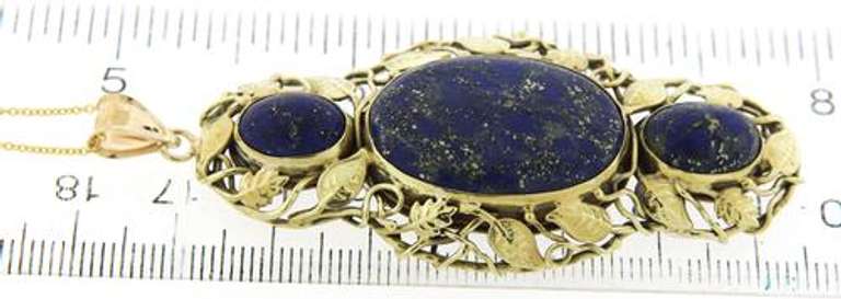 Lovely Large Lapis w Leaf Border Yellow Gold Necklace