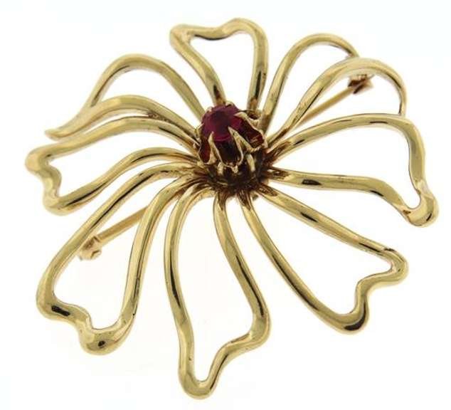 Beautiful Yellow Gold Pink Sapphire Flower Brooch