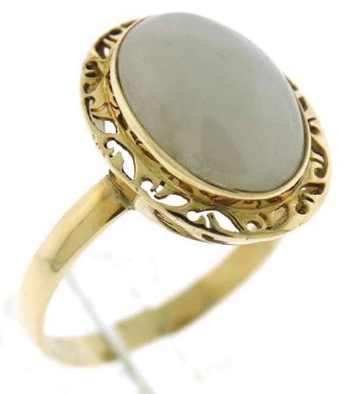 Pretty Yellow Gold Lavender Jade Ring