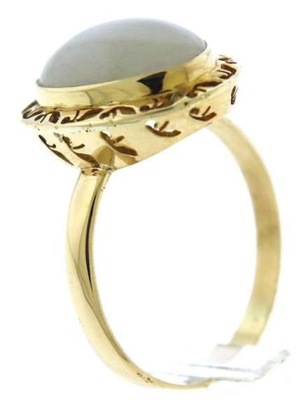 Pretty Yellow Gold Lavender Jade Ring