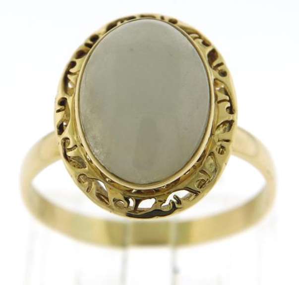 Pretty Yellow Gold Lavender Jade Ring