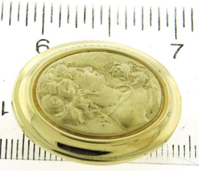 Regal 14kt Yellow Gold Etruscan Oval Cameo Pendant