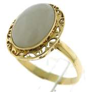 Pretty Yellow Gold Lavender Jade Ring