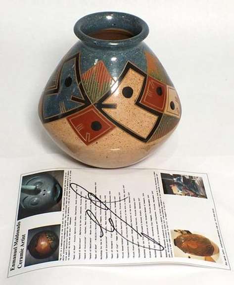 Authentic Nicaraguan Ceramic Vase by Enmanuel Maldonado With certificate