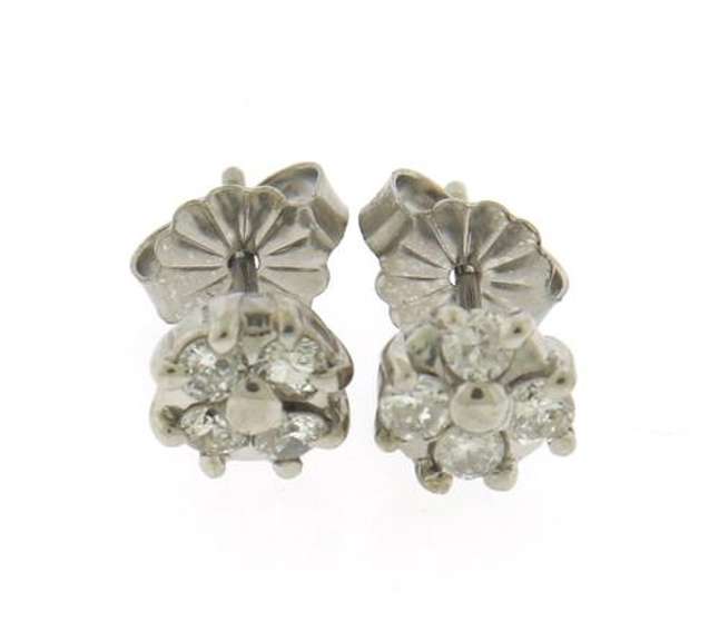 Elegant 18kt Diamond Flower Stud Earrings