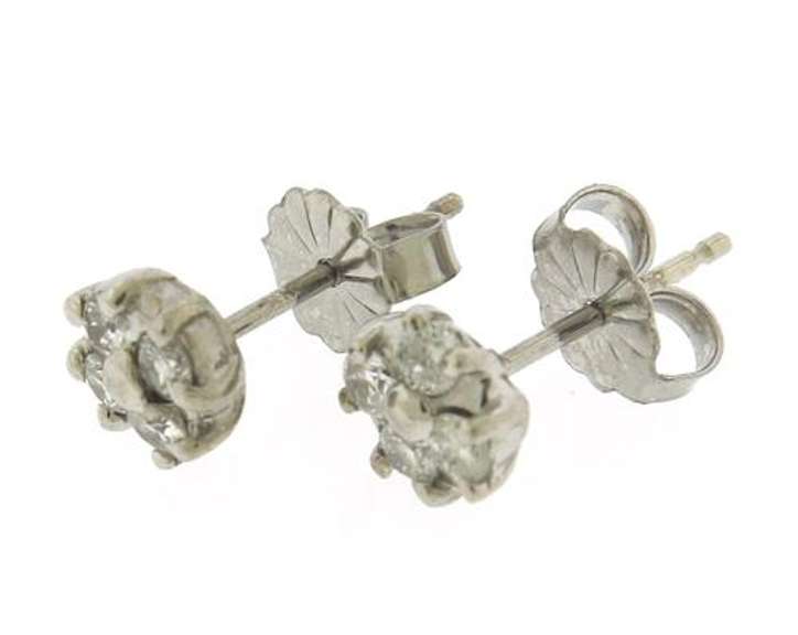 Elegant 18kt Diamond Flower Stud Earrings
