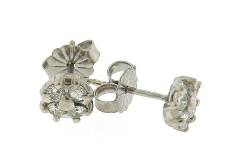 Elegant 18kt Diamond Flower Stud Earrings