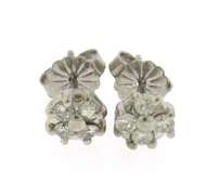Elegant 18kt Diamond Flower Stud Earrings