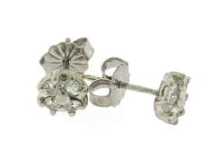 Elegant 18kt Diamond Flower Stud Earrings