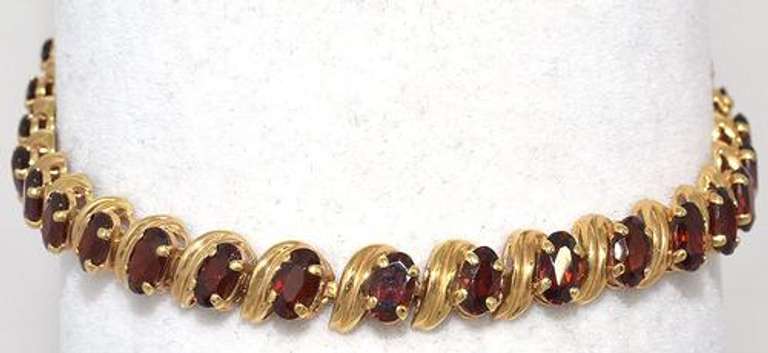 Dazzling 8.40CTW Garnet Bracelet in 14KT Yellow Gold