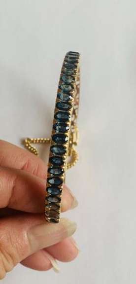 Amazing Blue Sapphire Bangle Bracelet in18kt Gold