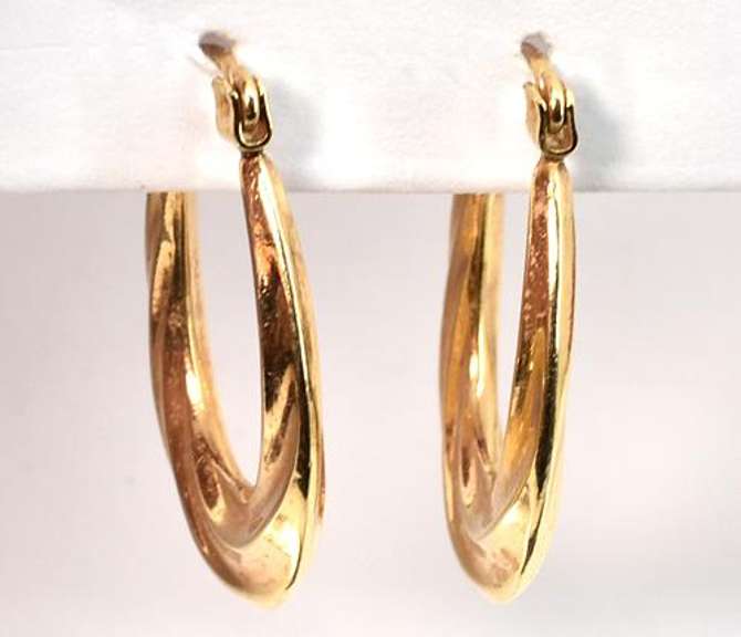 Nice Oval Ridged Hoop Earrings