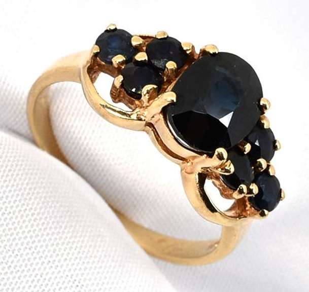 Oval and Round Sapphire Cluster Ring