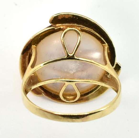 Lustrous Mobe Pearl Ring