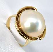 Lustrous Mobe Pearl Ring