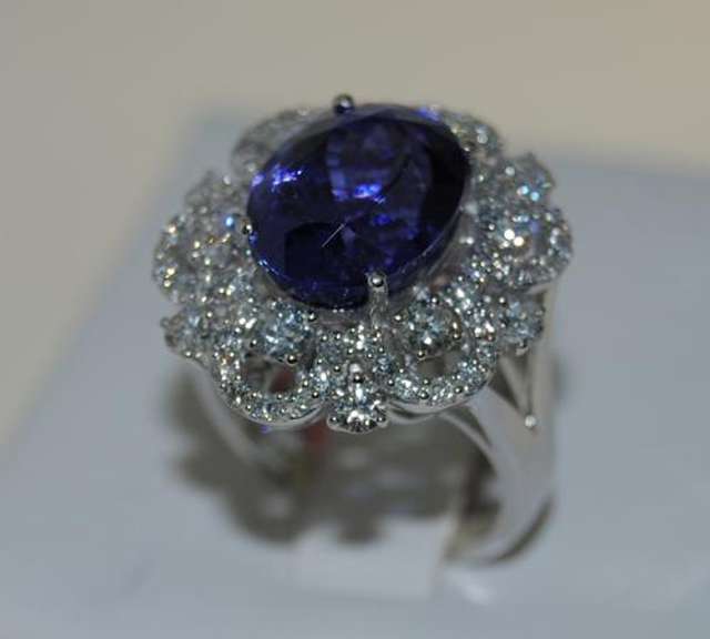18kt White Gold Tanzanite & Diamond Ring